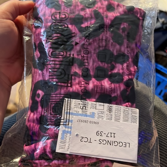 Lularoe tc2 pink cheetah print leggings new in package 20W-26W - Picture 10 of 10